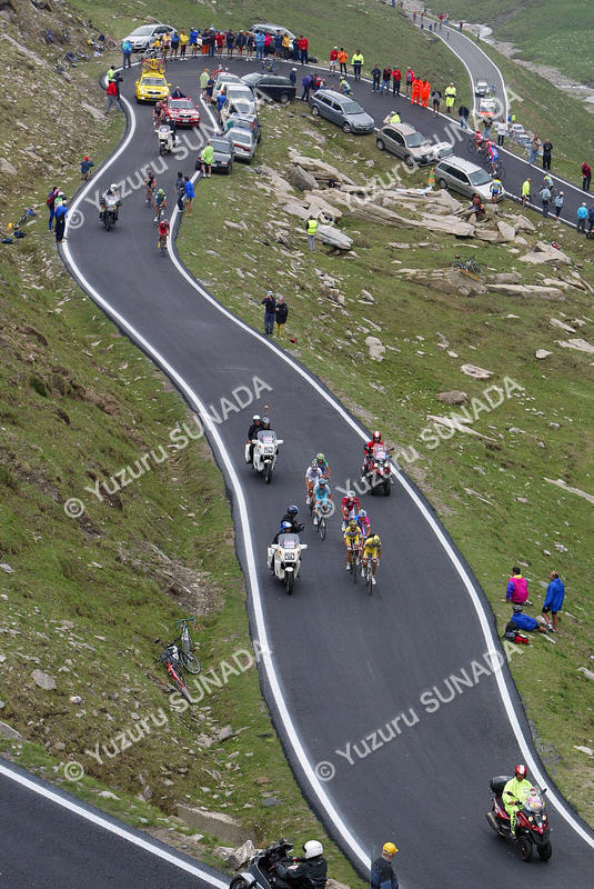 Peloton on Colle dell'Agnello005p.jpg